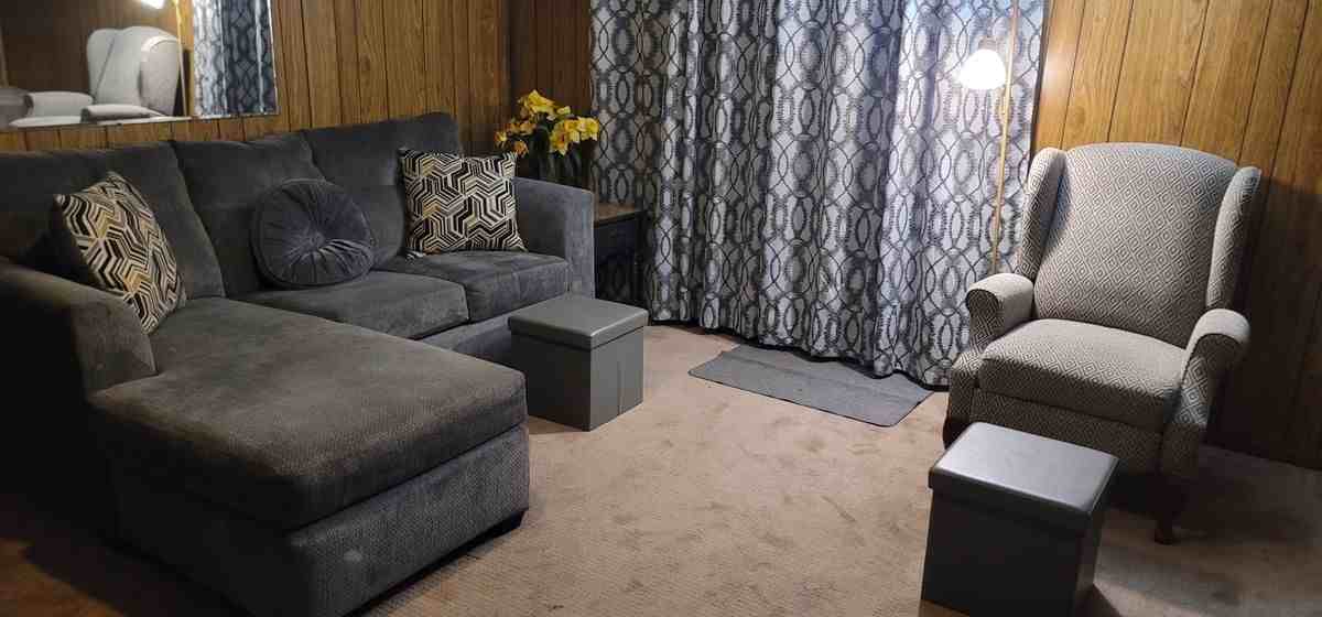 609 1/2 W Burney St - Photo 2 of 8