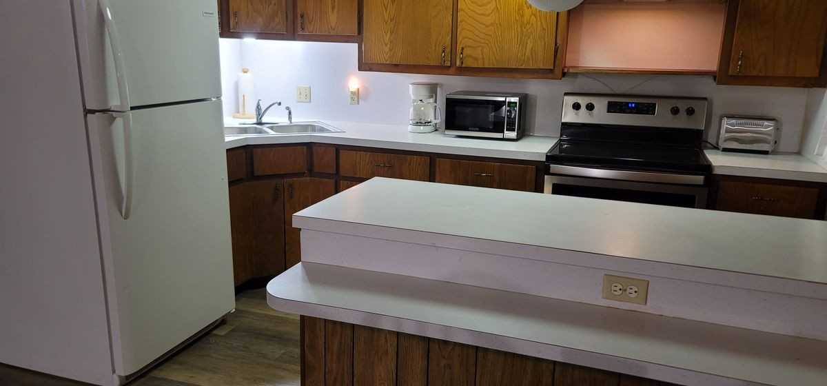 609 1/2 W Burney St - Photo 4 of 8