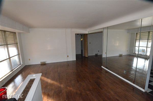 22414 Glendale St - Photo 2 of 10