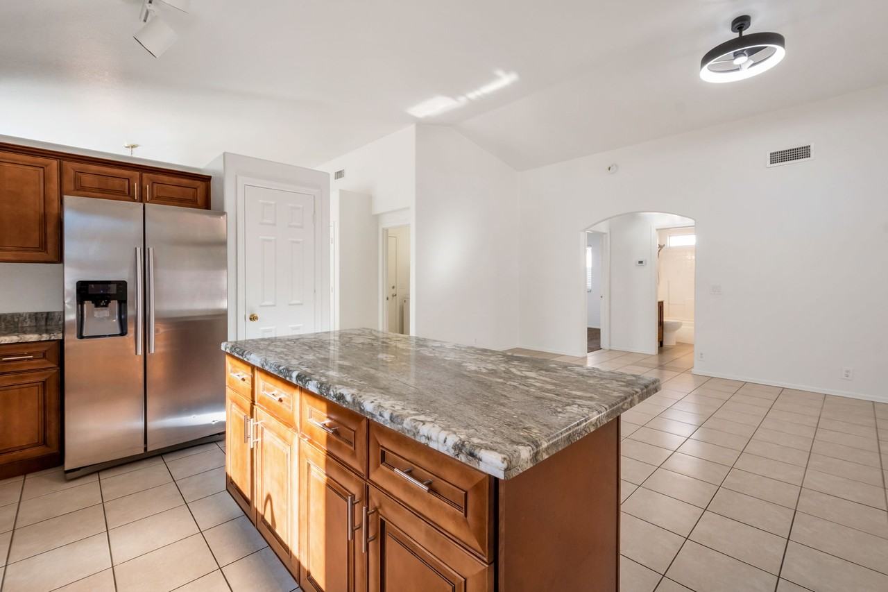 295 N Hudson Pl - Photo 7 of 15