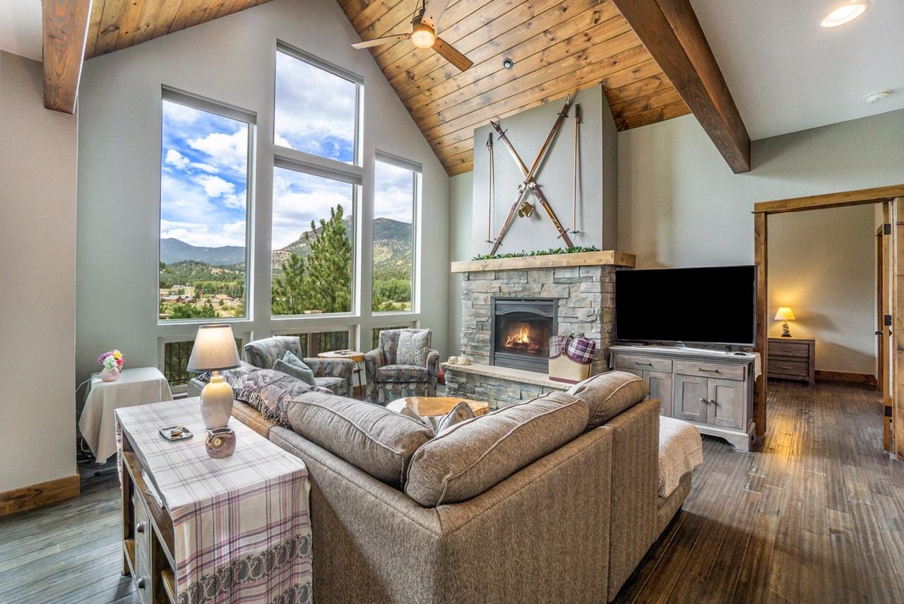 1355 Broadview Rd - Photo 5 of 26