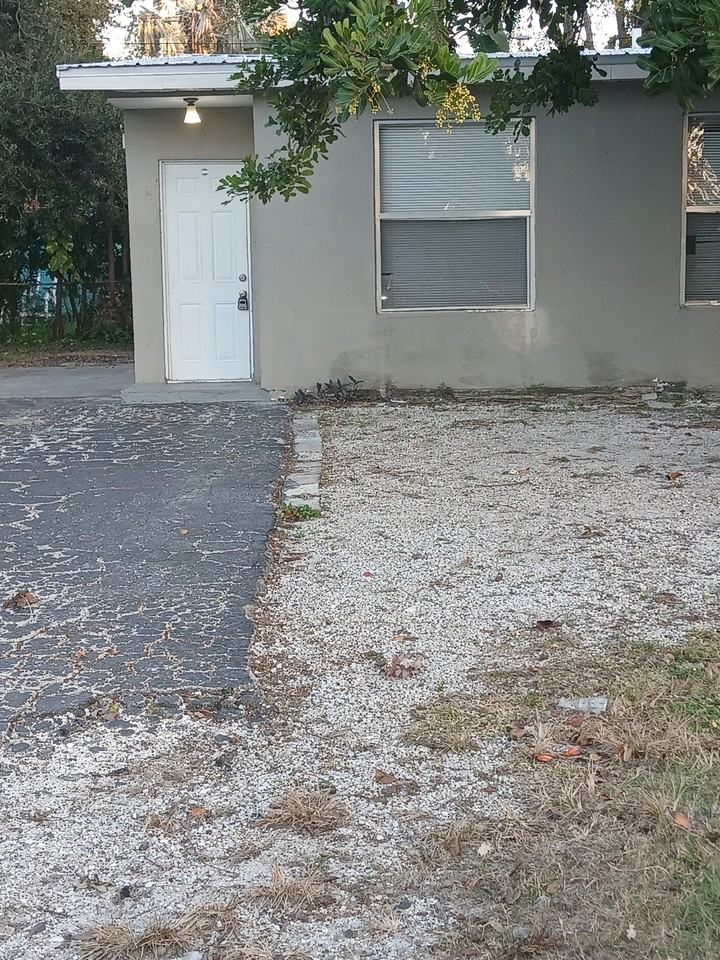 1060 65th St S - Photo 2 of 20