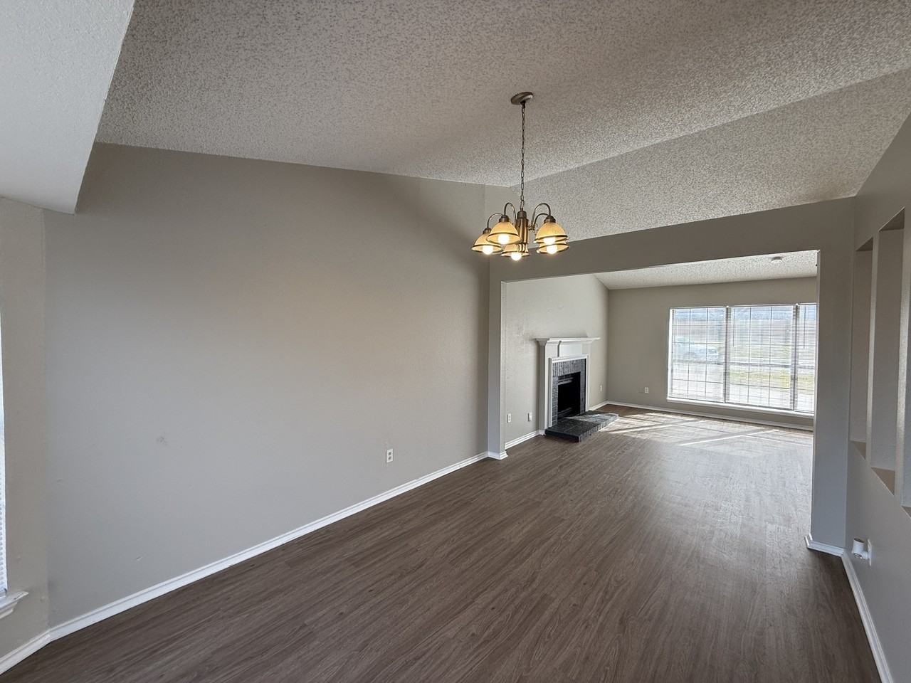 1517 Huntington Dr - Photo 3 of 23
