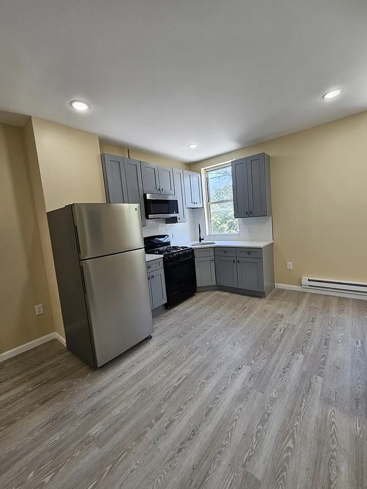 138 Monticello Ave - Photo 3 of 8