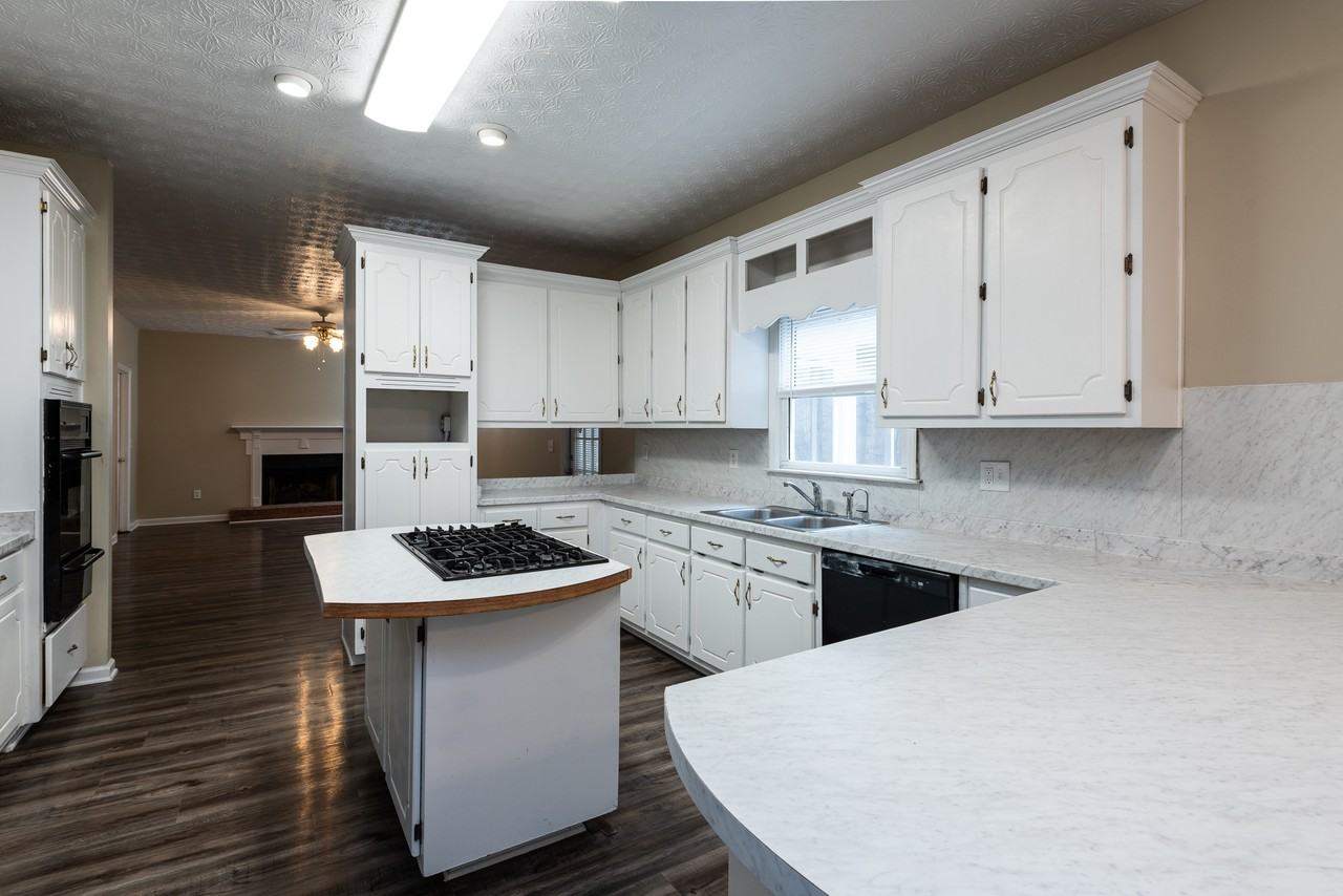 3213 Southridge - Photo 2 of 50