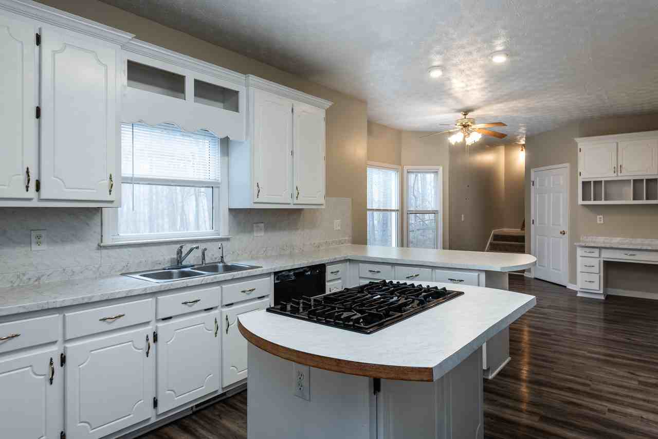 3213 Southridge - Photo 3 of 50