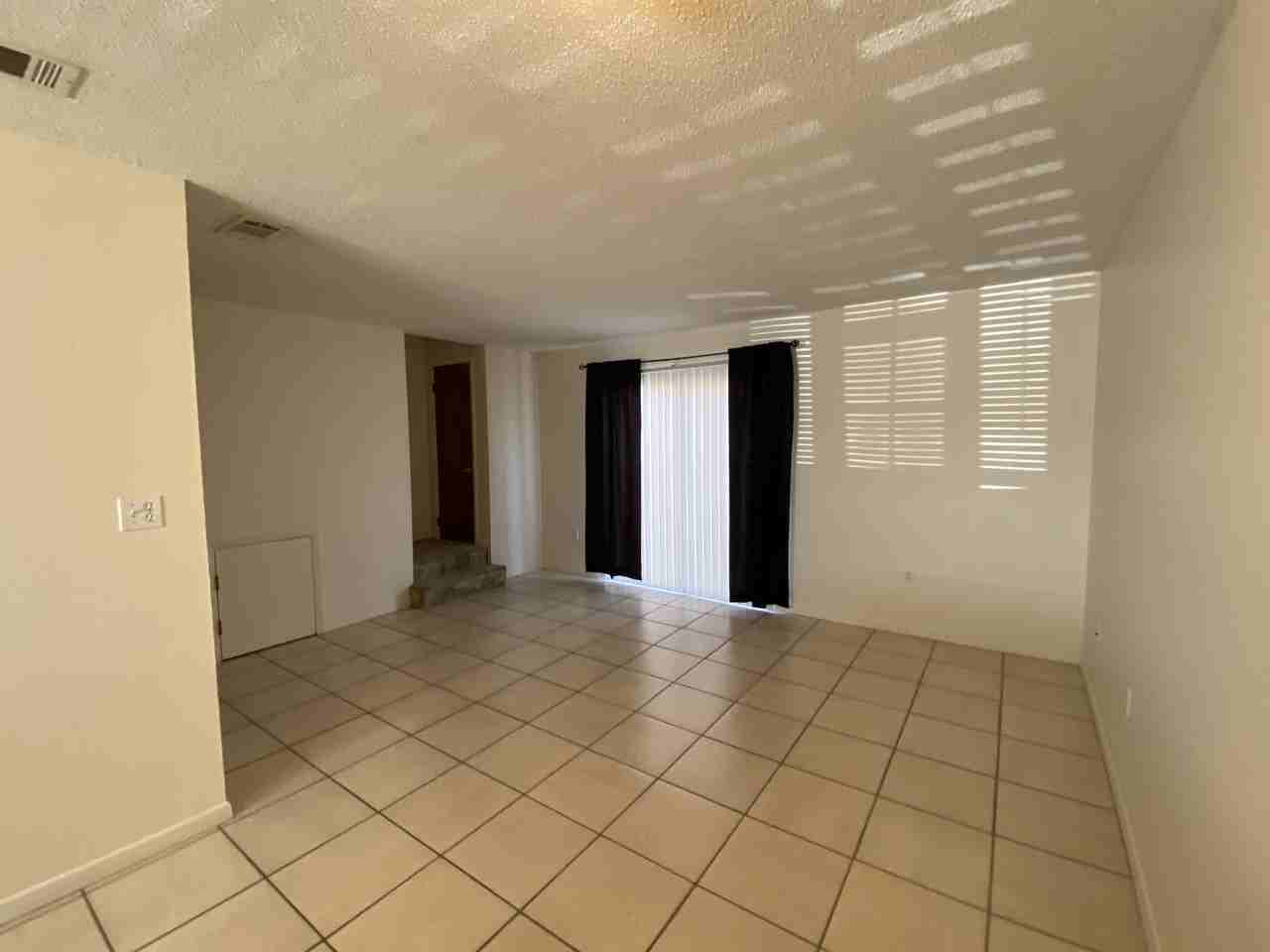 230 Oxford Ct - Photo 3 of 17