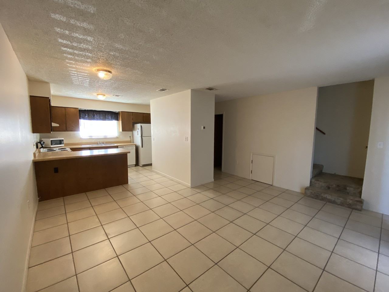 230 Oxford Ct - Photo 4 of 17