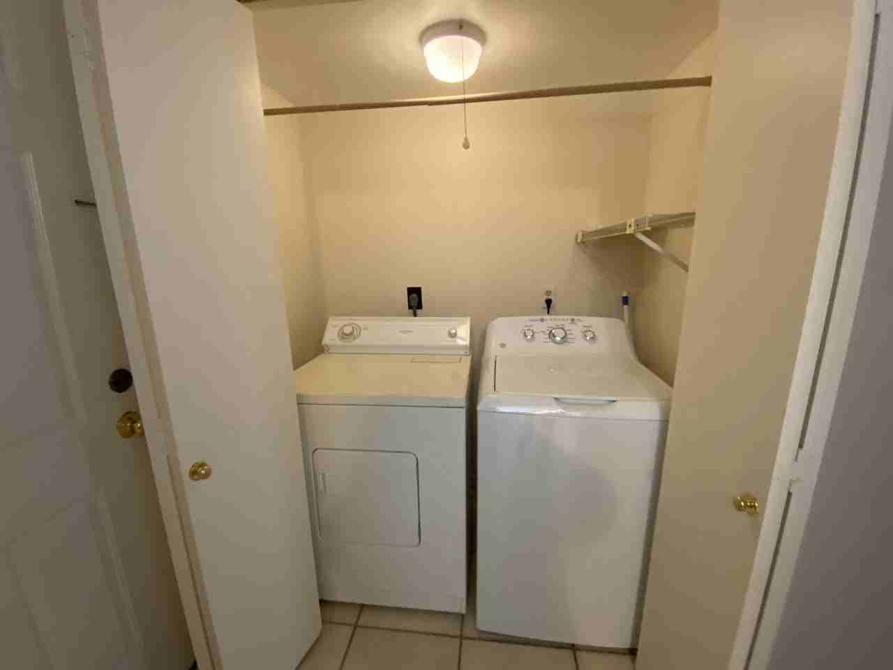 230 Oxford Ct - Photo 6 of 17