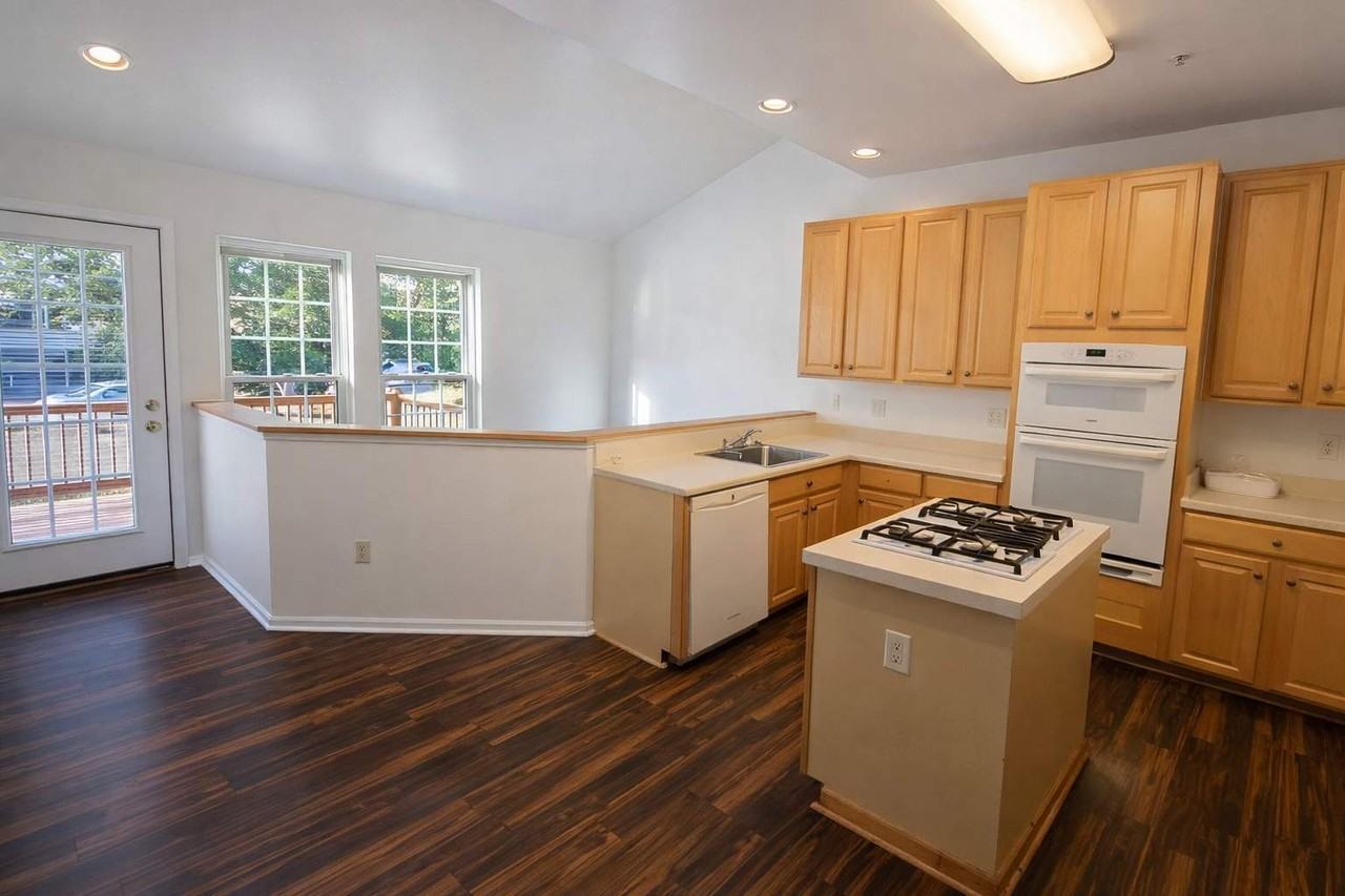 43 Bank Spring Ct - Photo 2 of 18