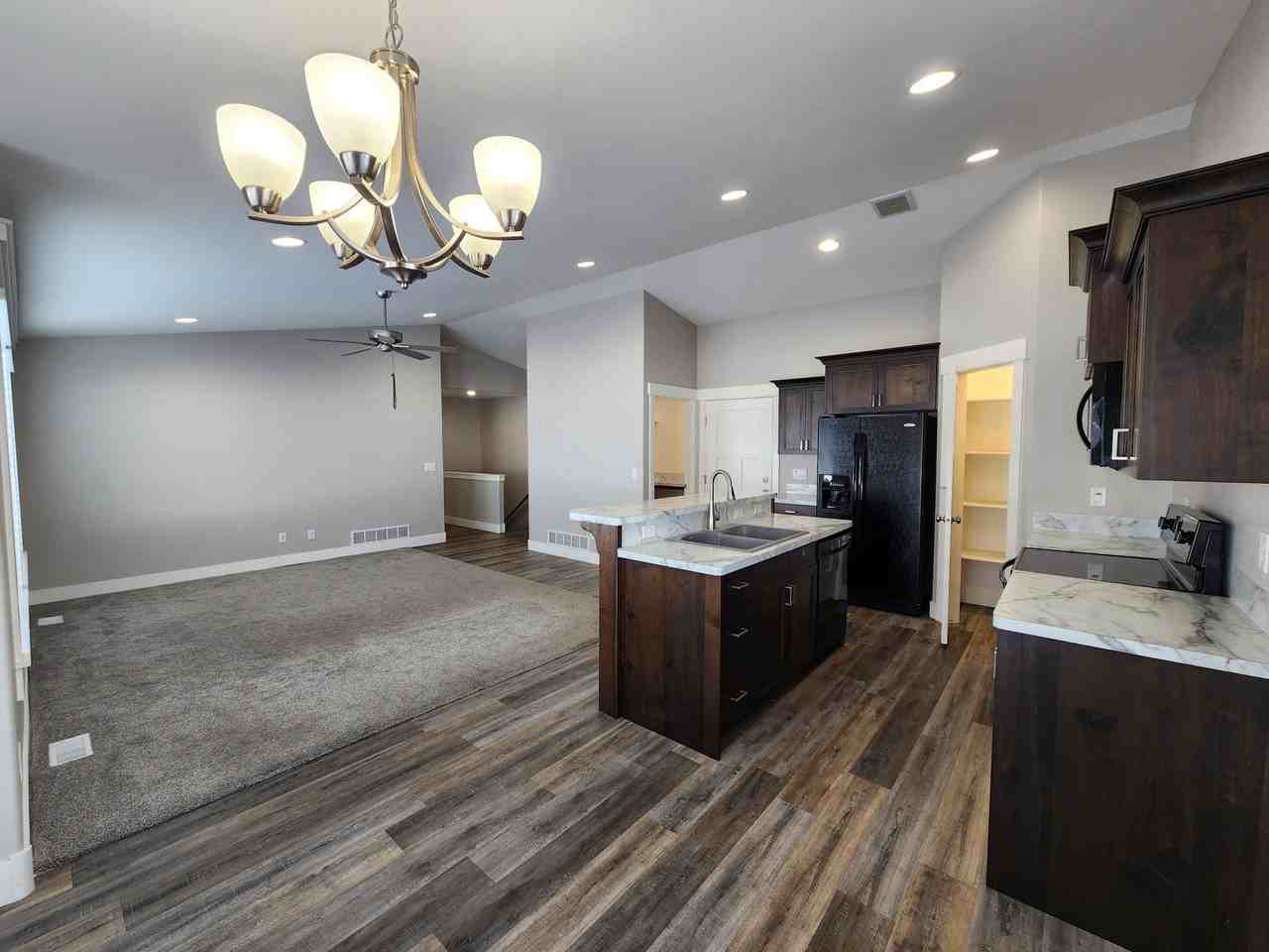 3790 Ventura Ave - Photo 4 of 17