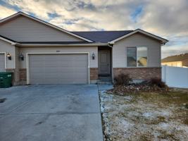 featured image of 1825 N Roy Dr