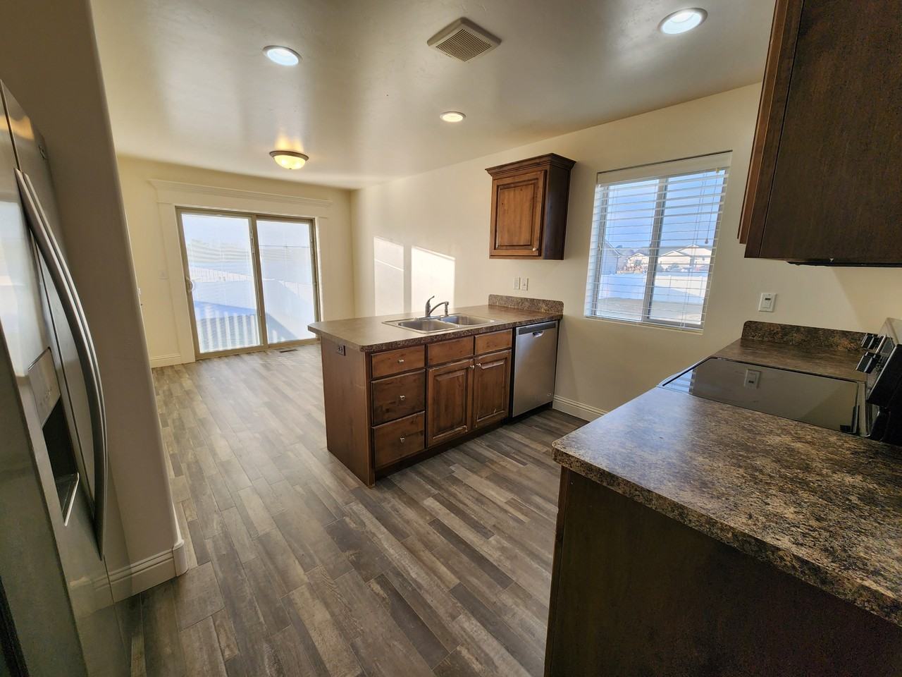 1825 N Roy Dr - Photo 5 of 15