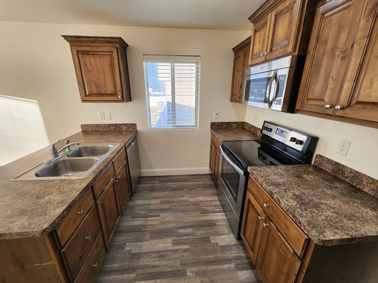 1825 N Roy Dr - Photo 6 of 15