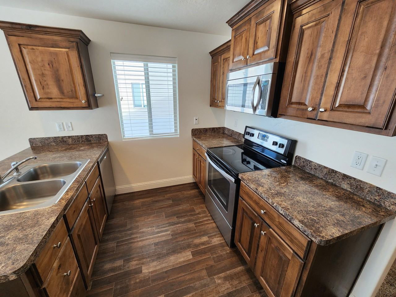 1801 N Roy Dr - Photo 7 of 15