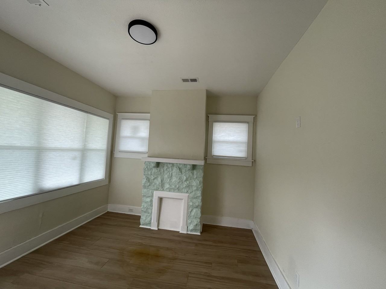 950 Galloway Ave - Photo 2 of 9