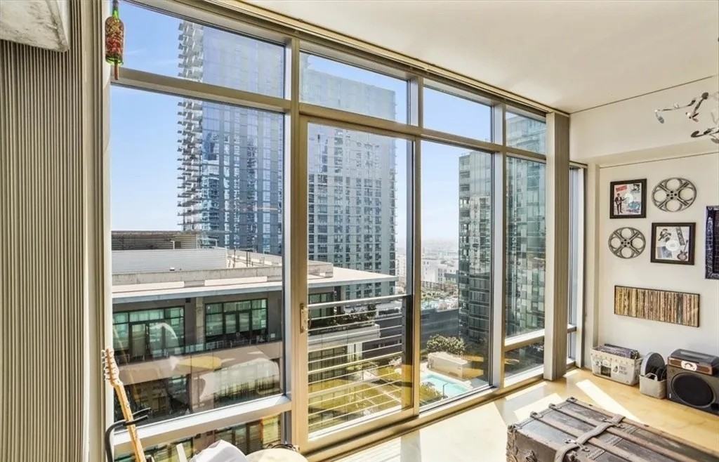 1100 S Hope St - Photo 4 of 14