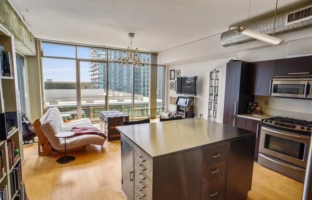 1100 S Hope St - Photo 6 of 14