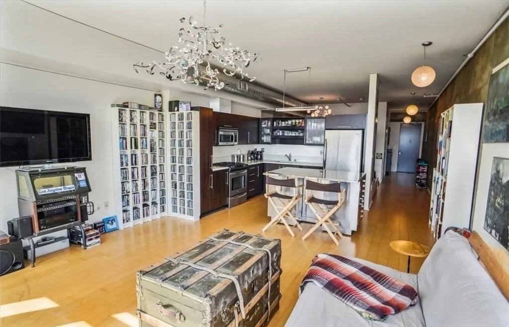 1100 S Hope St - Photo 7 of 14