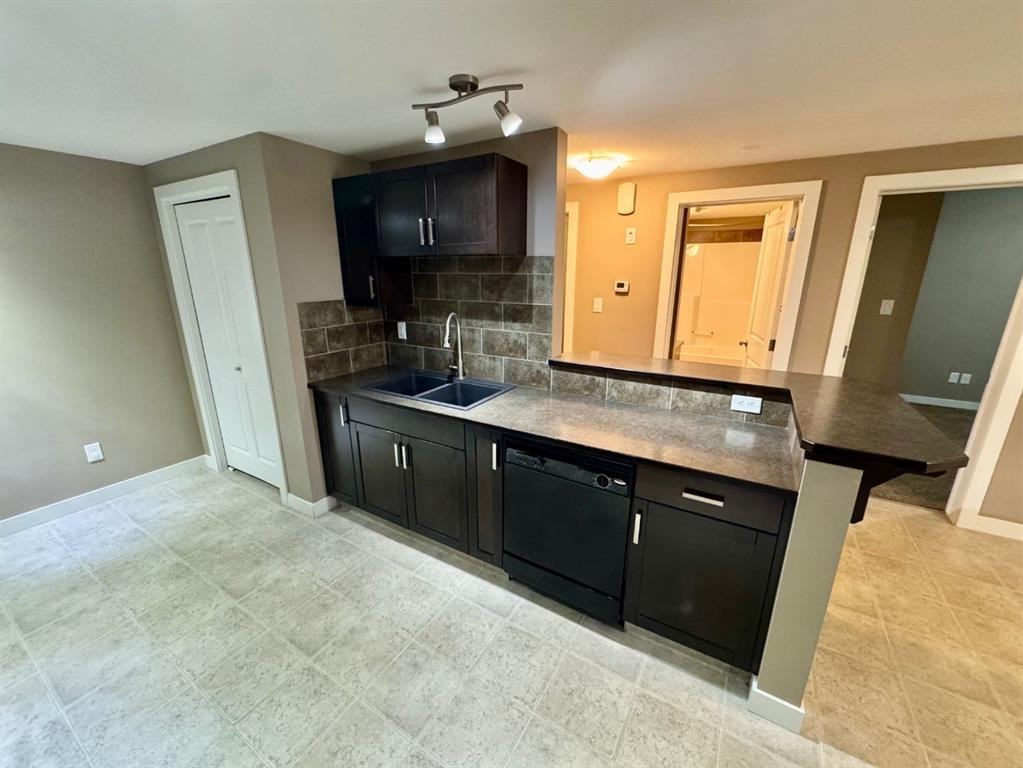 2 Silkstone Rd W - Photo 5 of 16