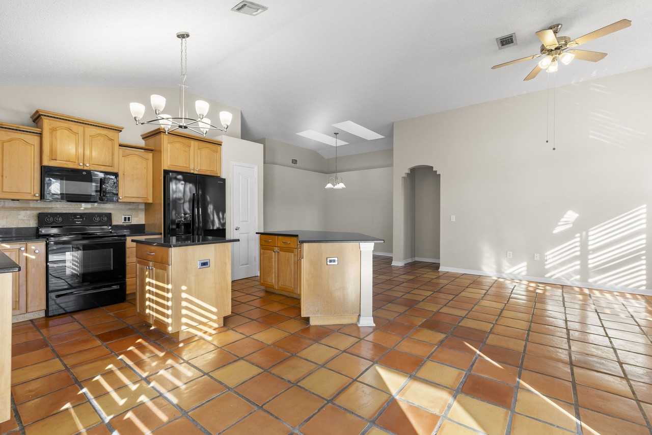 10253 Oasis Palm Dr - Photo 5 of 24