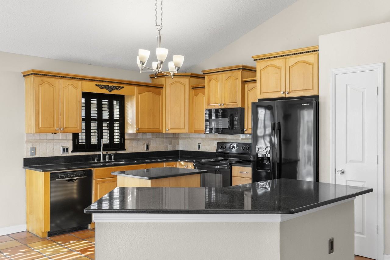 10253 Oasis Palm Dr - Photo 7 of 24