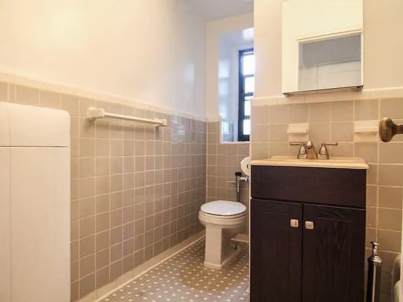 8810 34Th Ave - Photo 3 of 4