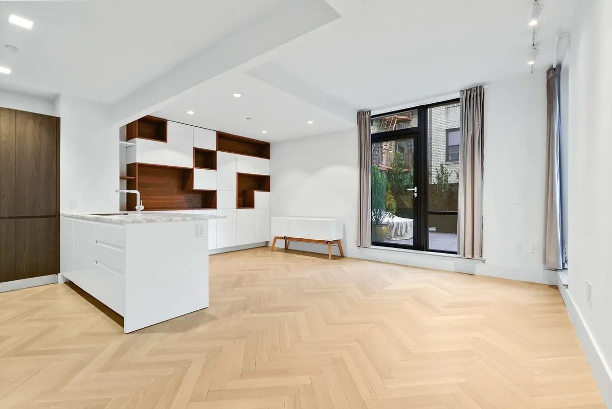 100 Avenue A - Photo 4 of 5