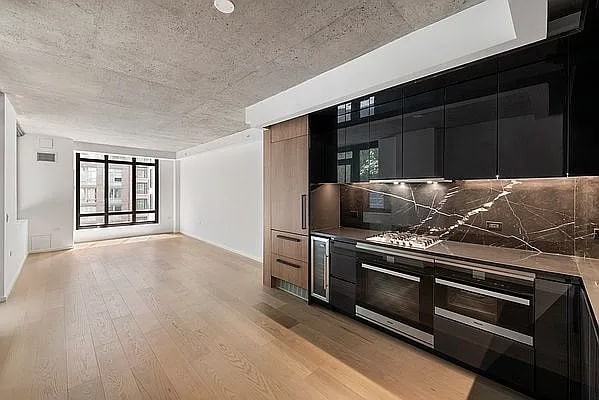 196 Orchard St - Photo 2 of 4