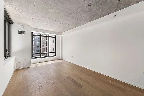 196 Orchard St - Photo 3 of 4