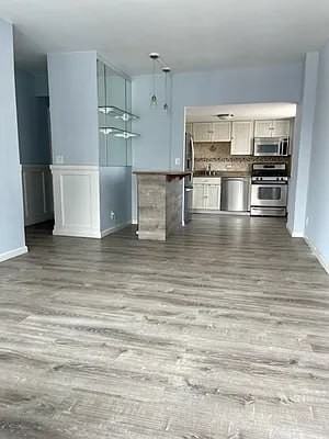 403 E 62Nd St - Photo 2 of 11