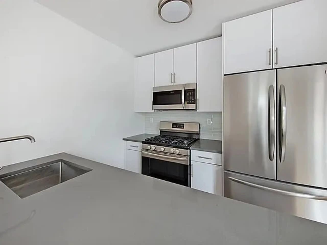 13604 Cherry Ave - Photo 2 of 9