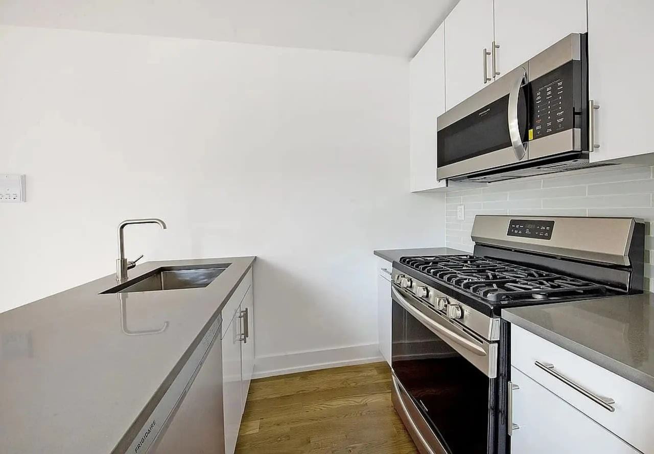 13604 Cherry Ave - Photo 3 of 9