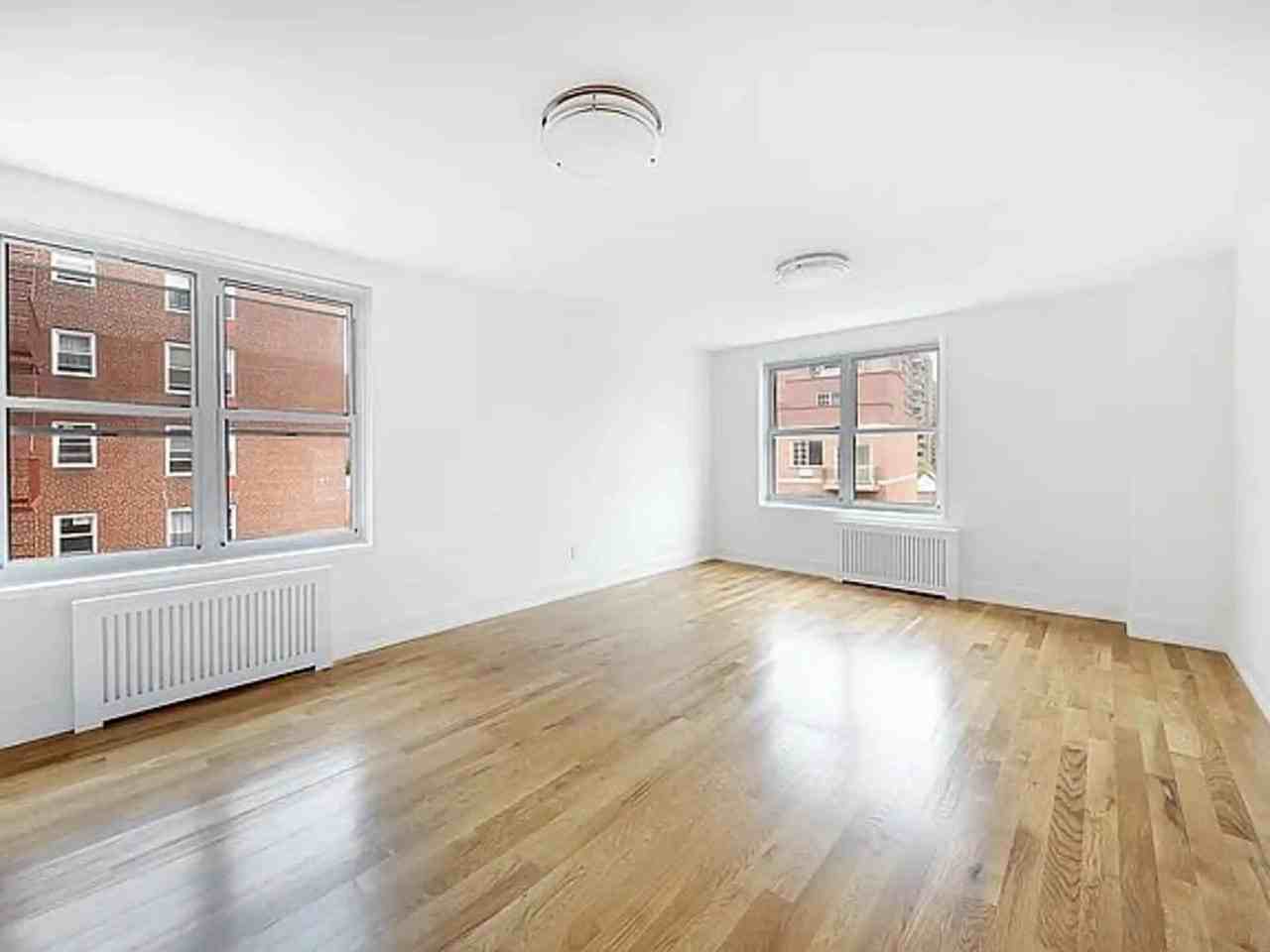 13604 Cherry Ave - Photo 4 of 9