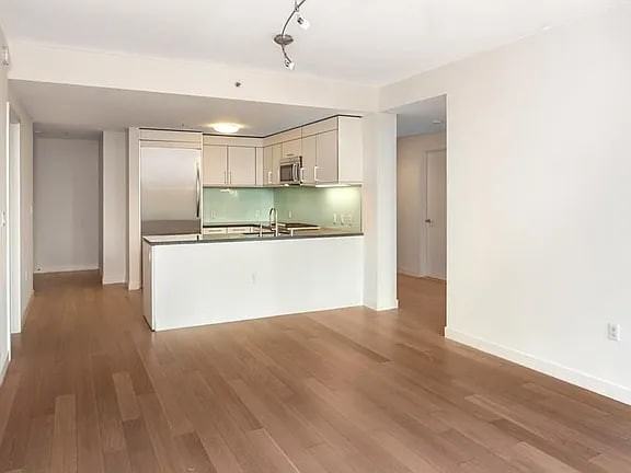 301 Main St - Photo 3 of 10