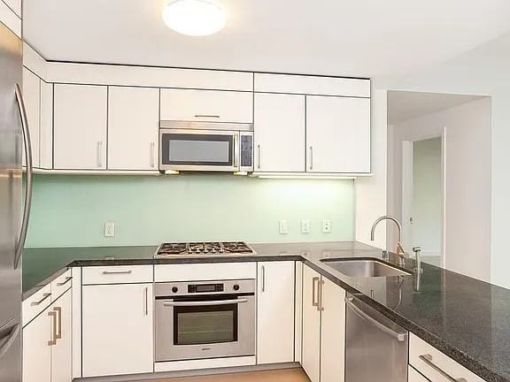 301 Main St - Photo 5 of 10