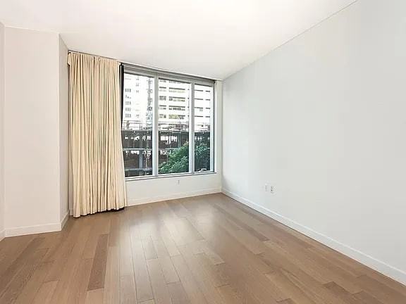 301 Main St - Photo 6 of 10