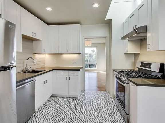 16 15Th Ave - Photo 3 of 5