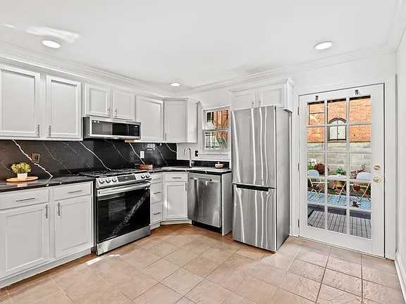 113 Wayne St - Photo 5 of 8