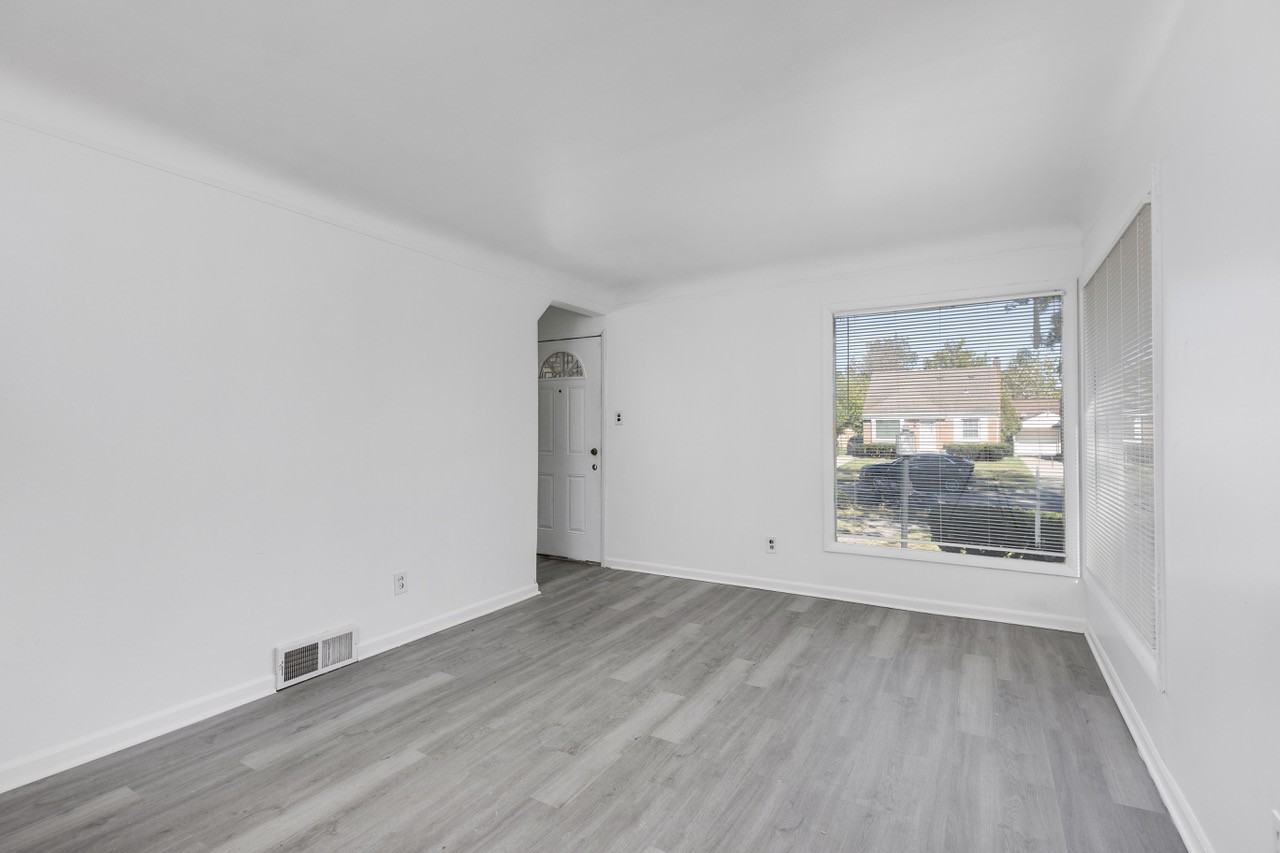 16680 Edmore Dr - Photo 3 of 14