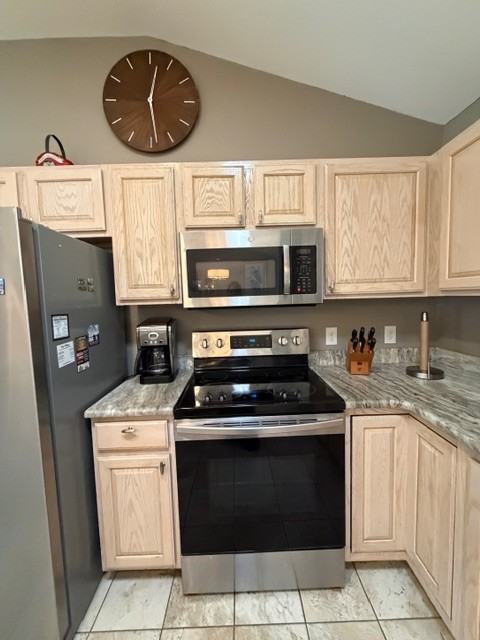 1168 Salido Ave - Photo 5 of 26