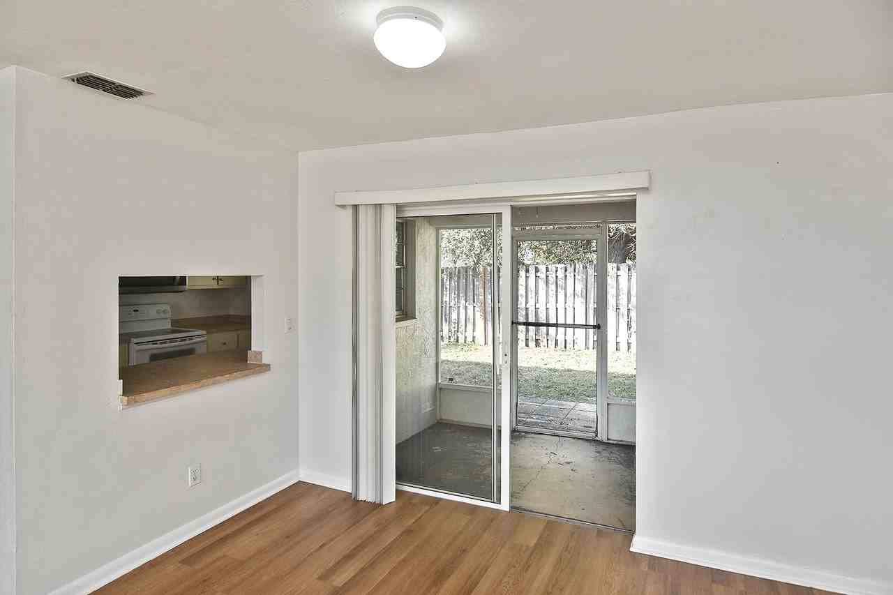 224 Se 16th Pl #3 - Photo 3 of 22