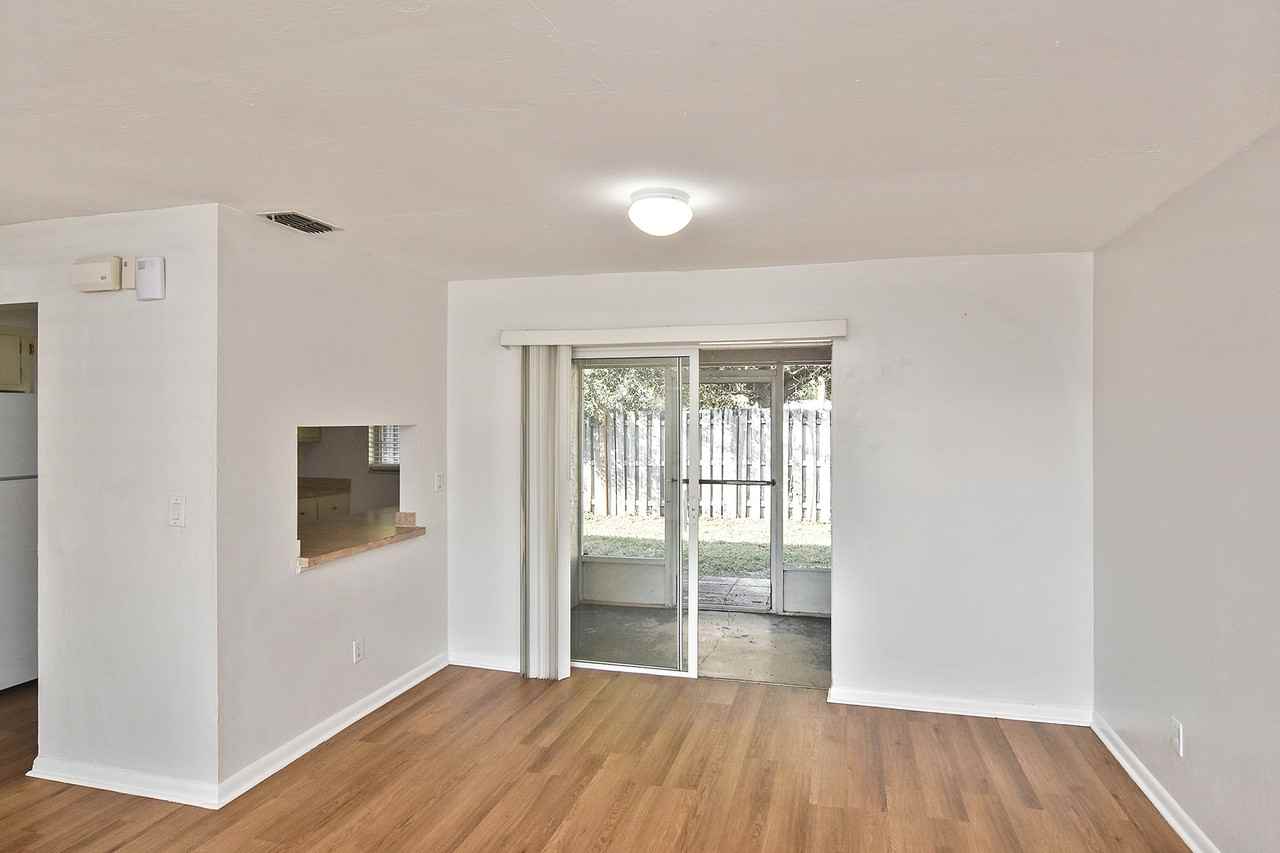 224 Se 16th Pl #3 - Photo 4 of 22