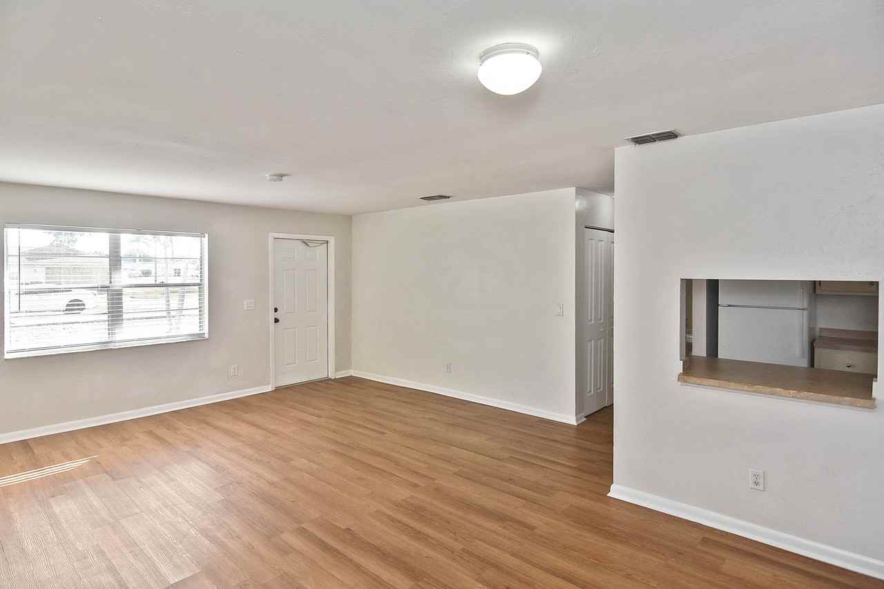 224 Se 16th Pl #3 - Photo 5 of 22