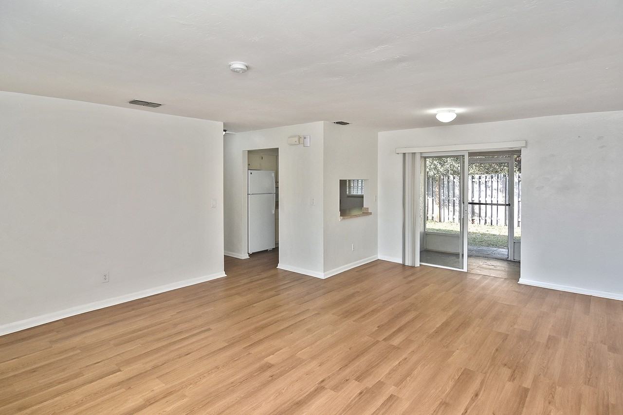 224 Se 16th Pl #3 - Photo 6 of 22