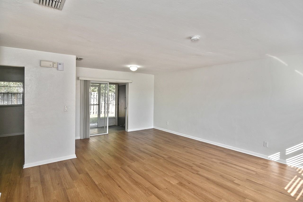 224 Se 16th Pl #3 - Photo 7 of 22