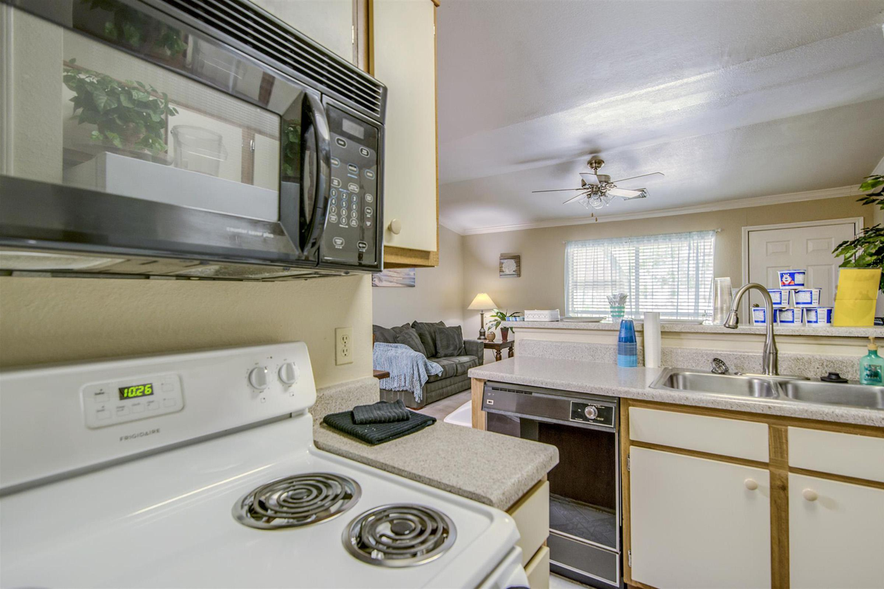 Spring Hill Village Apartments - Photo 6 of 34