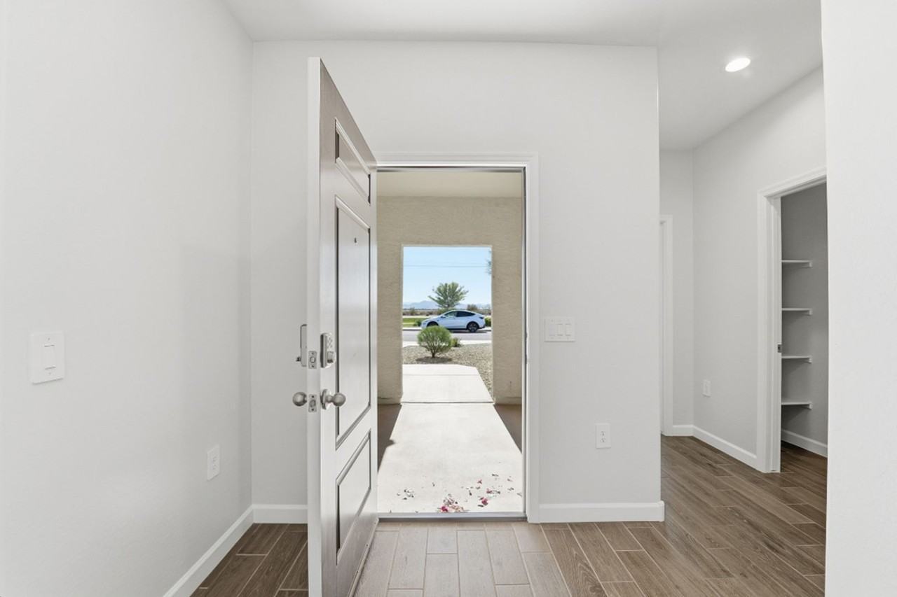 23928 W Ripple Rd - Photo 6 of 40