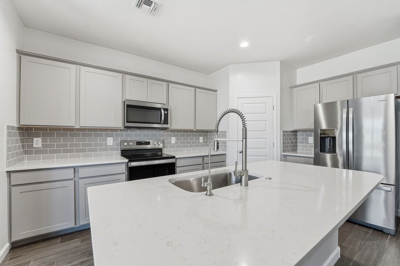 23928 W Ripple Rd - Photo 2 of 40