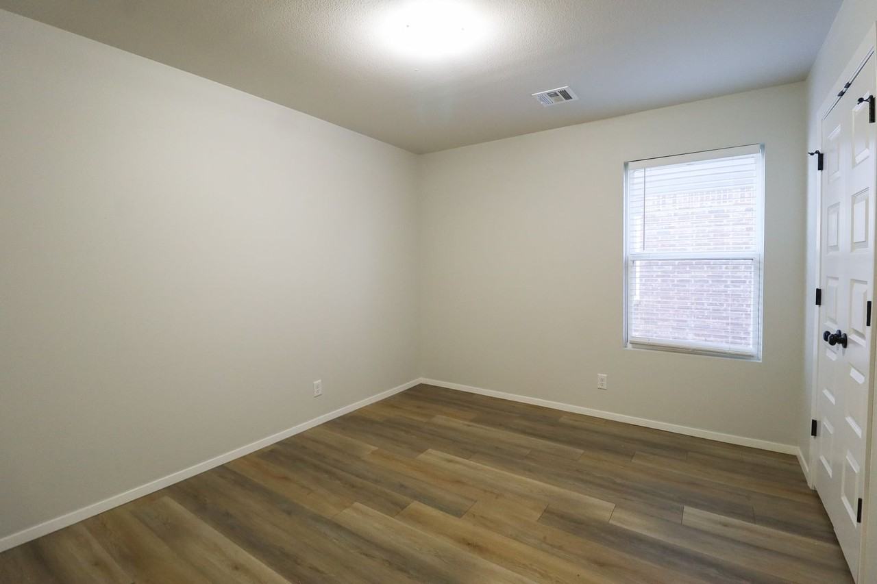 7231 E 132nd St S - Photo 6 of 39